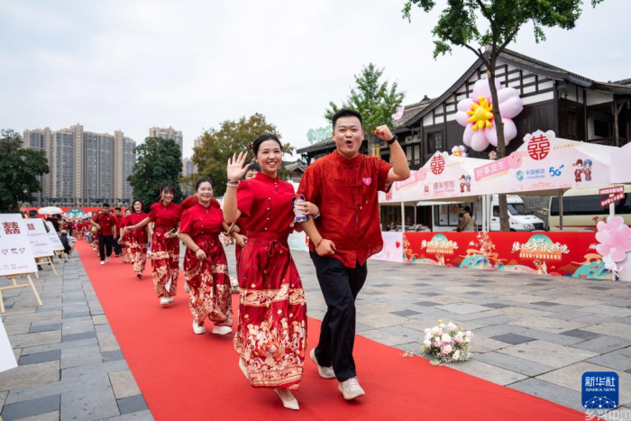 国潮集体婚礼尽显“中式浪漫”(图4)