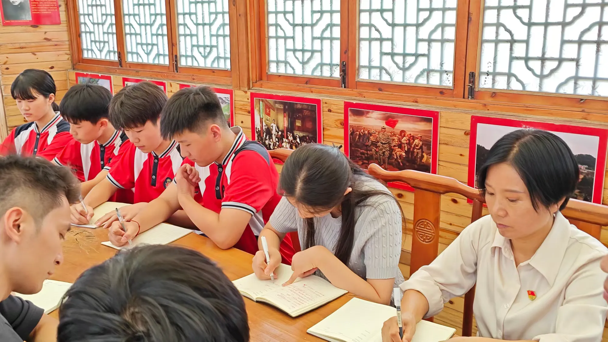 简篇-红船映初心,奋斗正当时 一一天元中学召开纪念抗战胜利 80周年主题党员民主生活会 红船映初心,奋斗正当时 一一天元中学召开纪念抗战胜利 80周年主题党员民主生活会(图10)