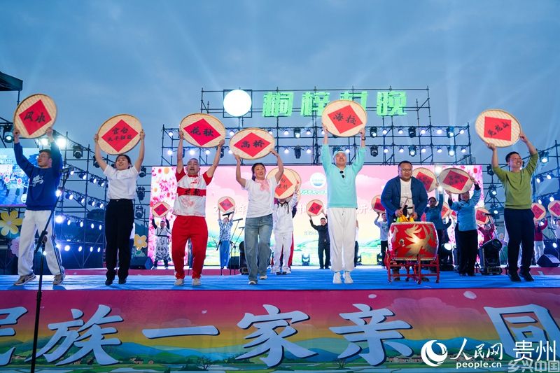 “村晚”现场。人民网 阳茜摄