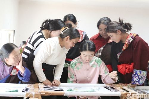 苏绣与苗绣——一场跨越山海的“遇见”(图2)