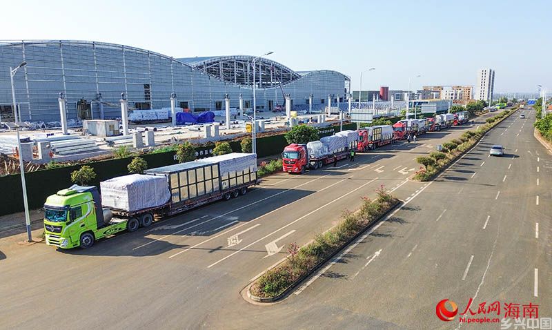 在位于海口国家高新区的农夫山泉海口工厂项目，“零关税”设备即将进场。人民网记者 牛良玉摄