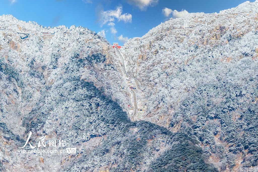 银霜裹千阶 雪锁泰山巅【3】