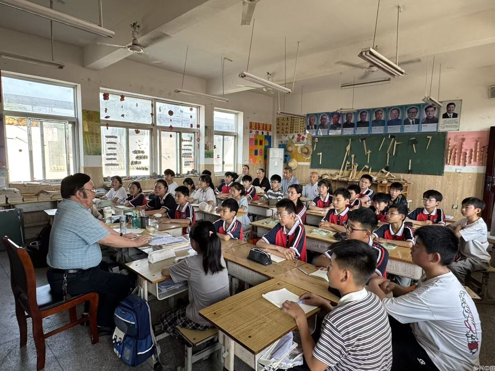 古韵润新诗 雅韵育童心——南召诗词学会走进马市坪西大庄小学赋能“是光”诗歌社团(图3)