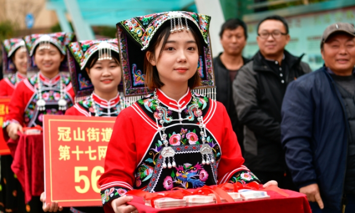 贵州龙里：易地扶贫搬迁群众喜分红