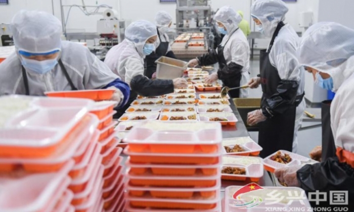 探访“荆楚味”高铁“后厨”