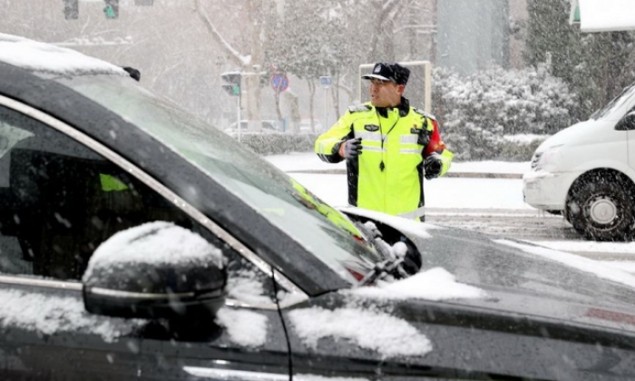 各地积极应对低温雨雪天气