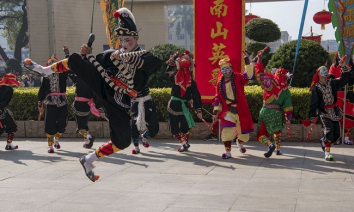 广东普宁：非遗英歌舞 热闹过大年
