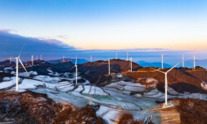 湖北秭归：山巅风电成风景