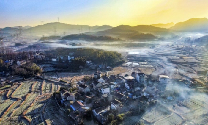 和美乡村冬景如画