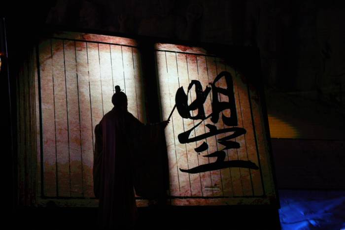 5《暗度空明》  张书栋摄   2019年4月  拍摄于：洛阳市武则天演艺广场 - 副本.jpg